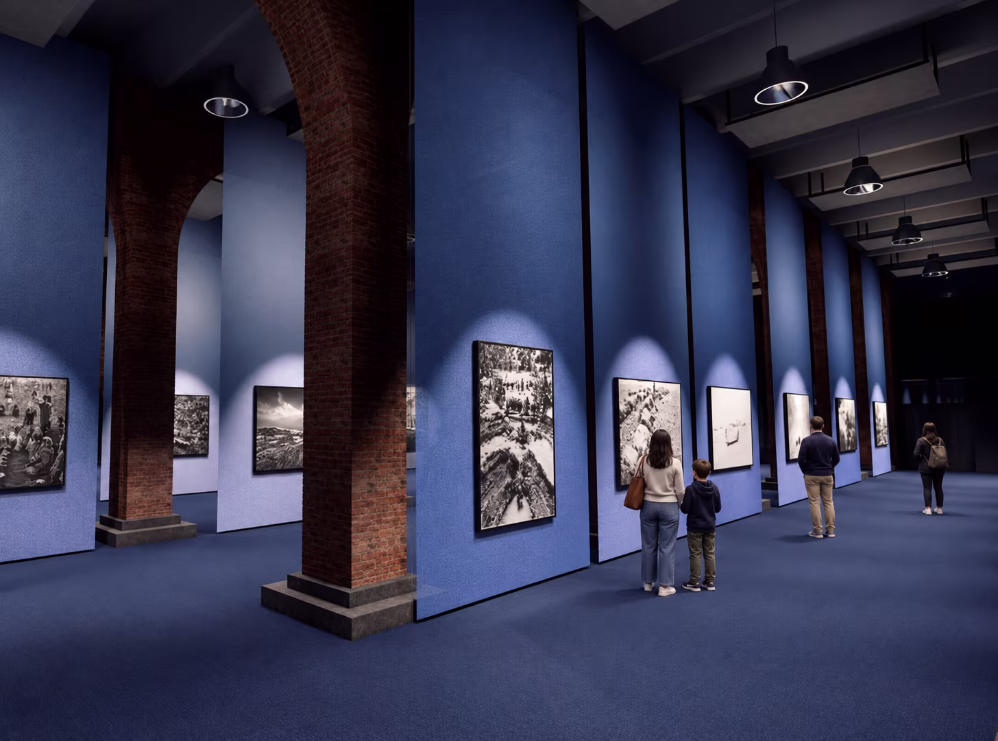 Gente en la exposición de aqua mater